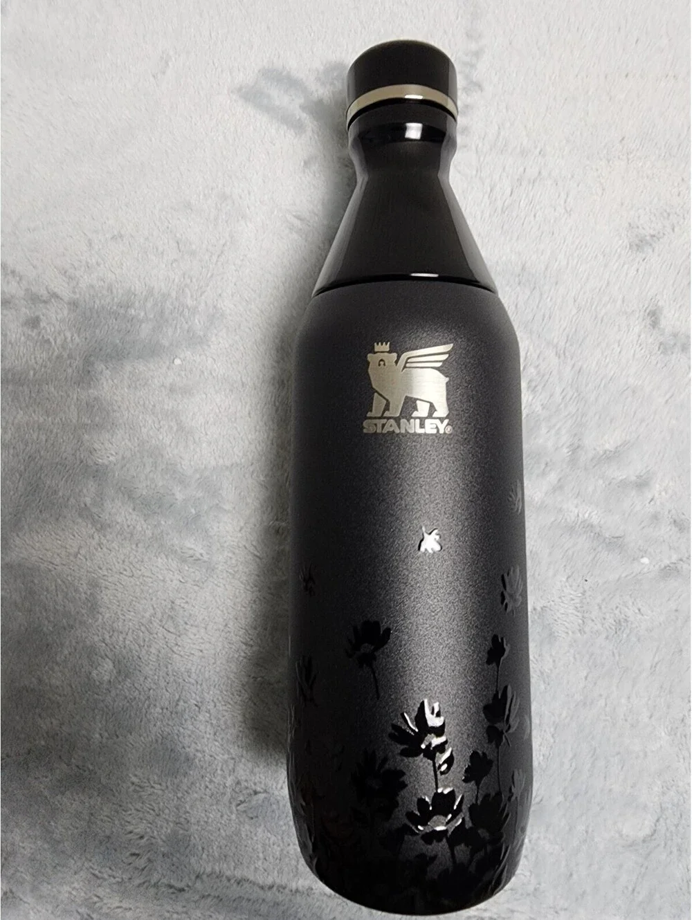 🤩STANLEY X JENNIE BLACK 12OZ ALL DAY SLIM LUXE BOTTLE LIMITED EDITION IN HAND